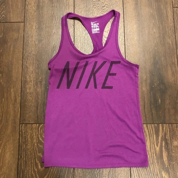Women’s Nike athletic tank - Picture 2 of 4
